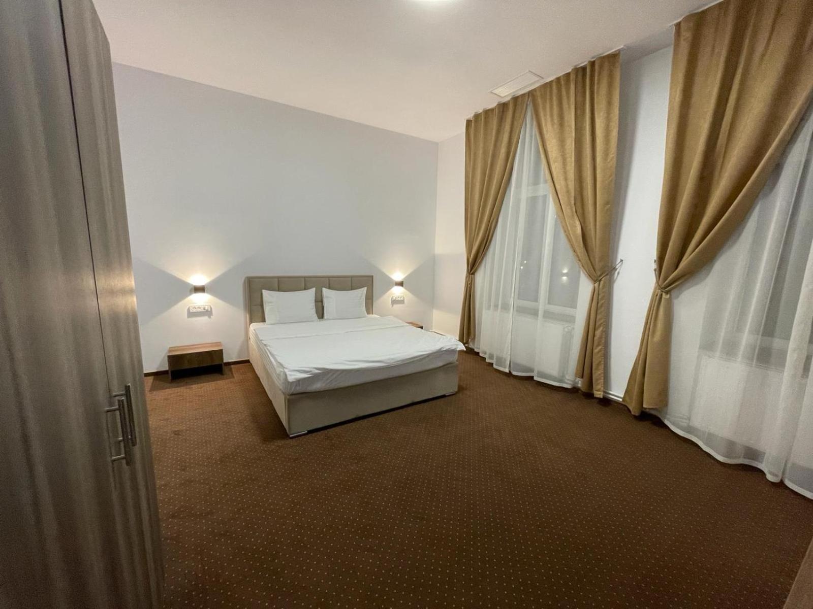 Resedinta Cina Hotel Brasov Exterior photo